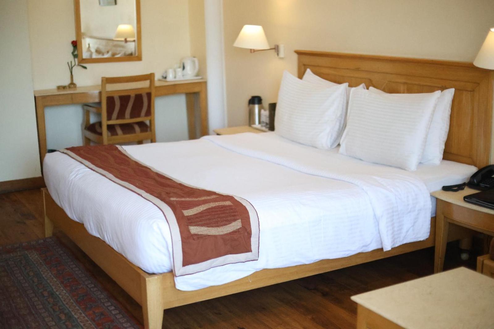 Hotel Willow Banks - Boutique 4 Star Hotel On The Mall Road Shimla Exterior foto